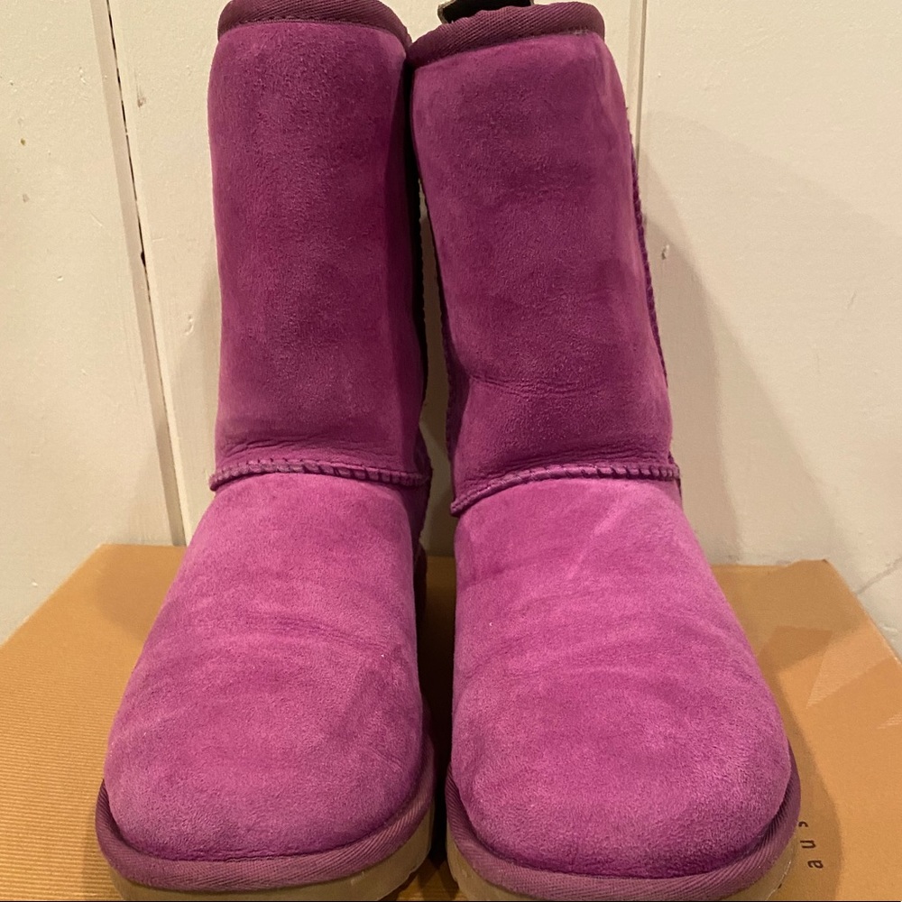 Ugg’s Classic Short Boot Puple